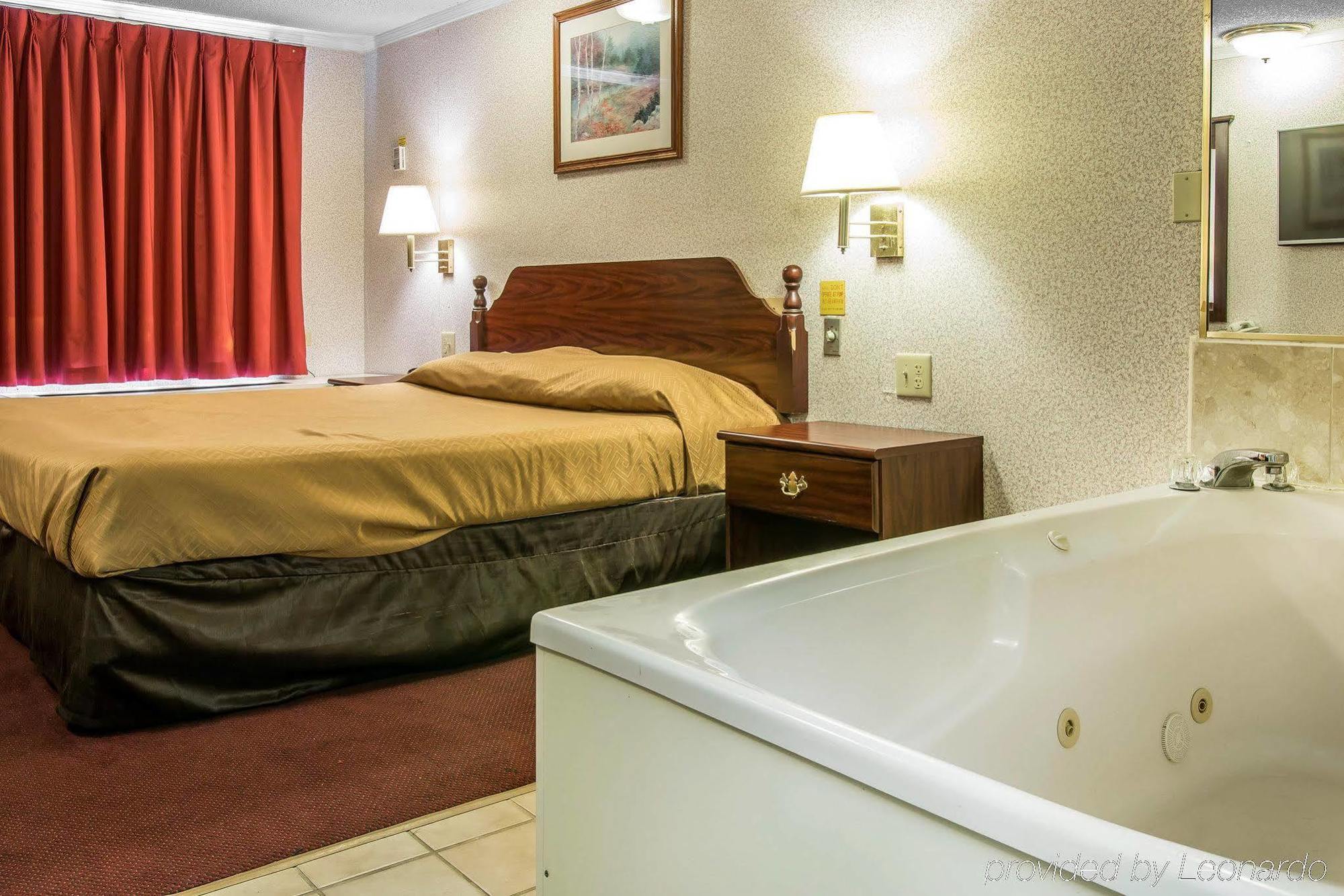Rodeway Inn Madison Heights