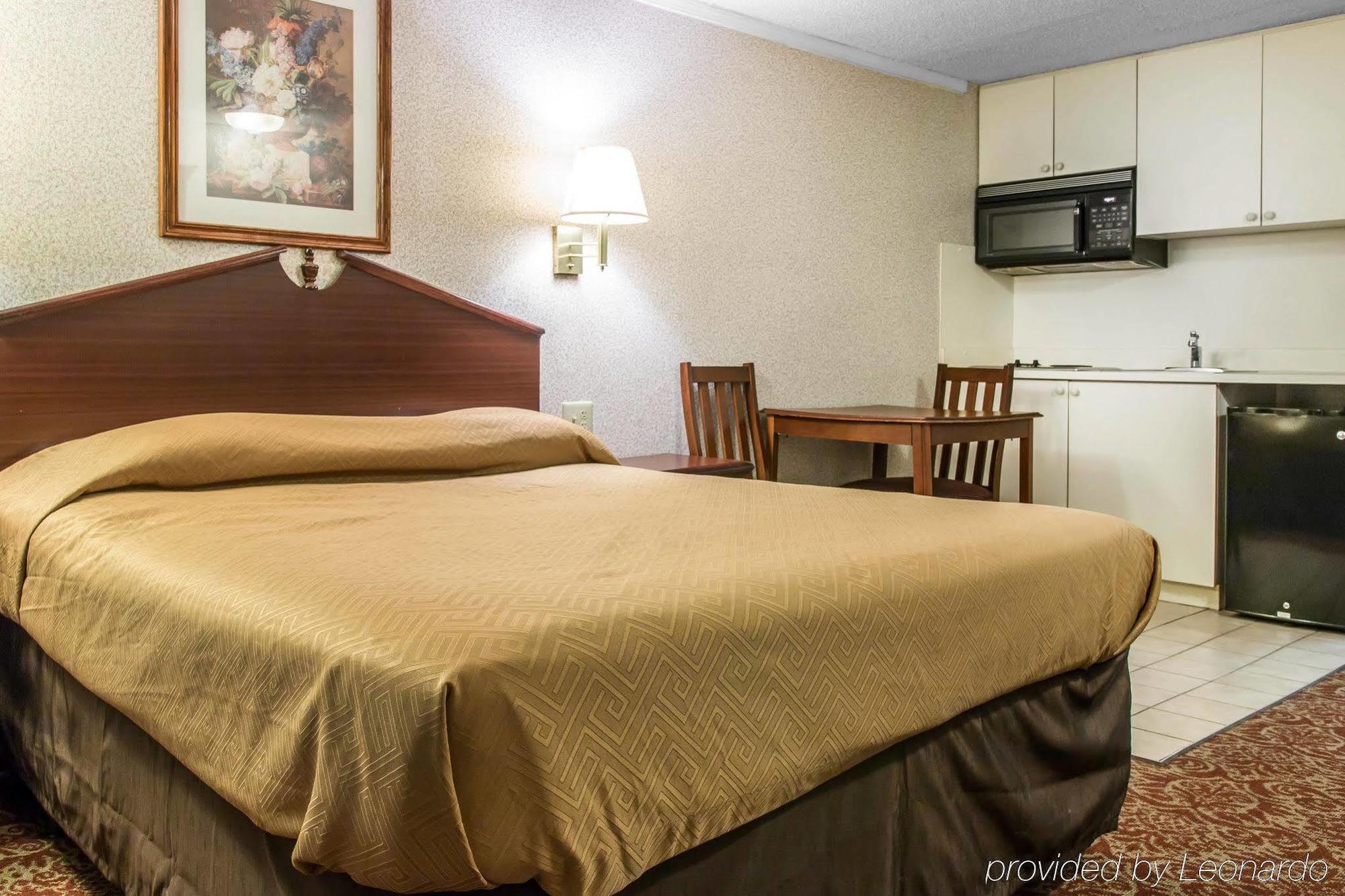 Rodeway Madison Heights